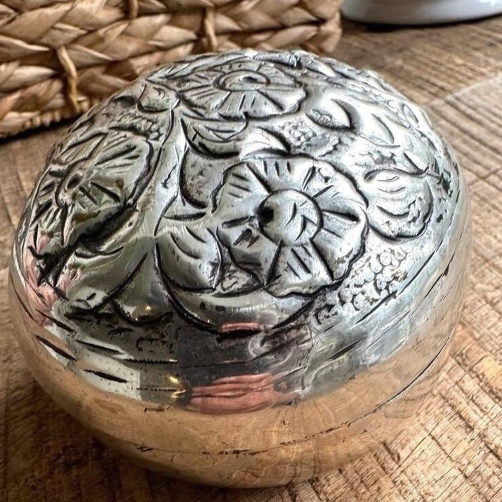 1970's EPNS Round Silver-Tone Floral Trinket Jewelry Box Victorian Revival